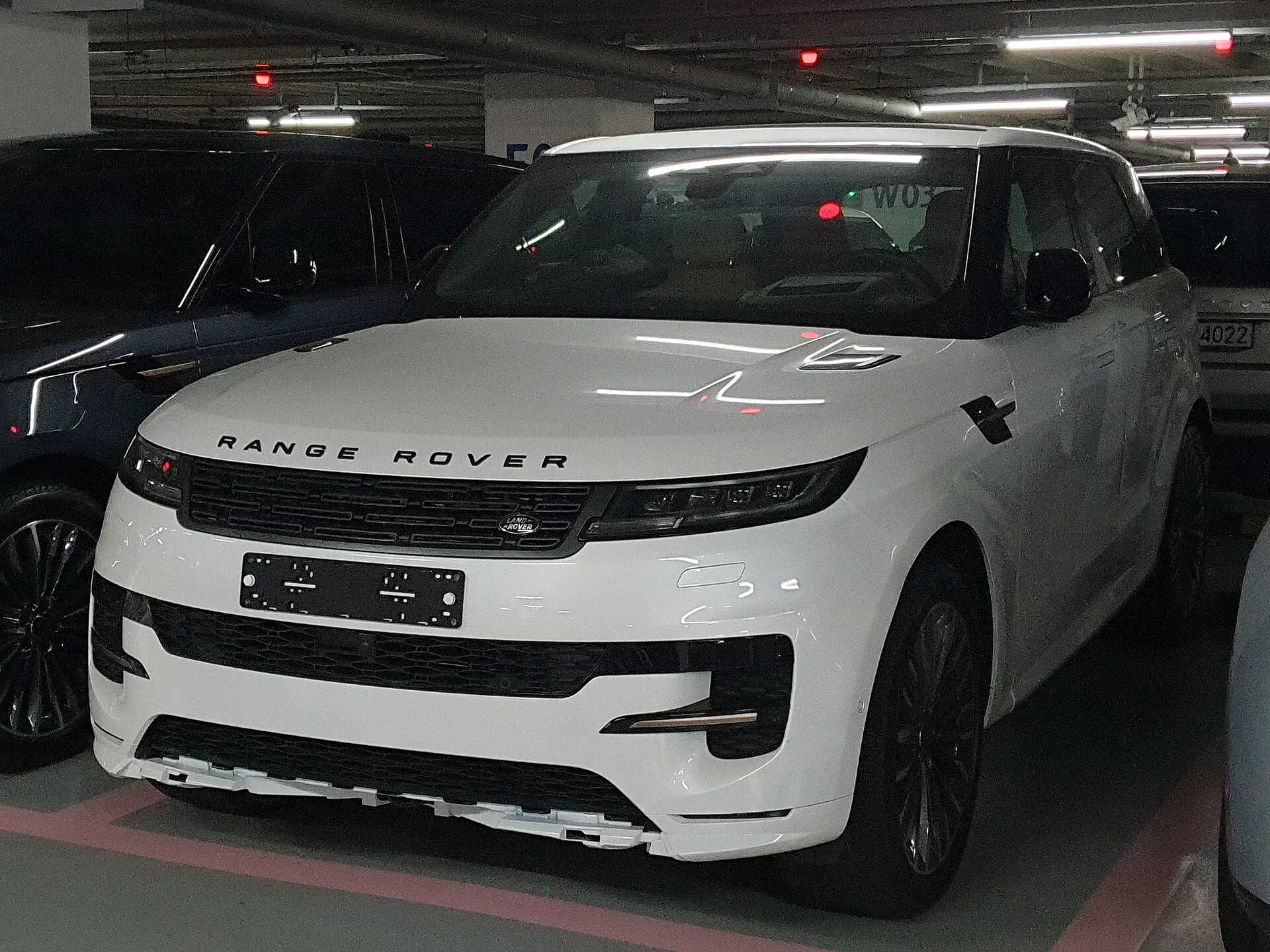Front view in Fuji White