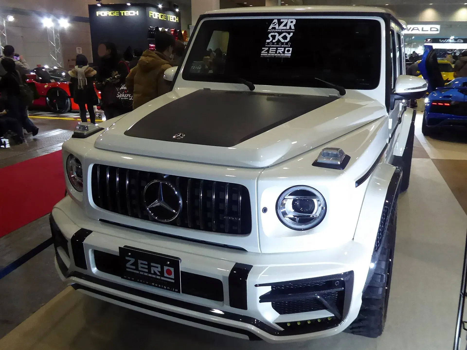 Front view in Polar White